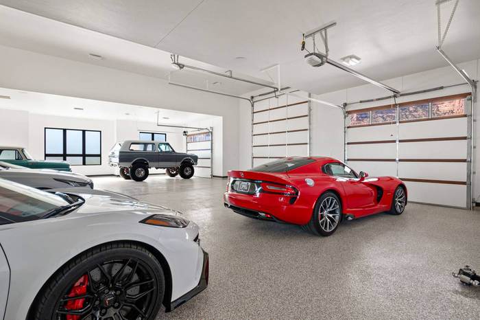 Oversized show garage with epoxy floors